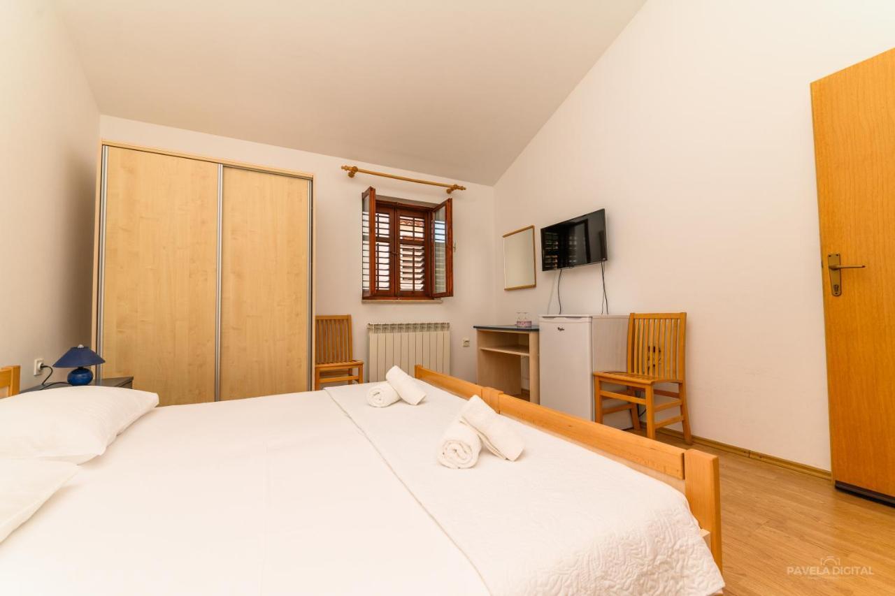 Sobe I Apartman Mareta Miholascica Экстерьер фото